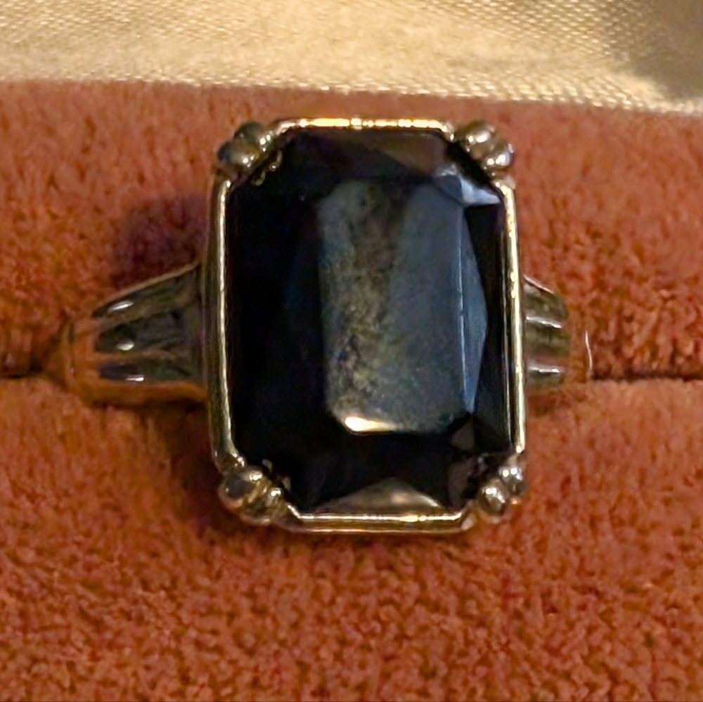 Avon 1982 Goldtone Ring with Dark Smoke Gemstone